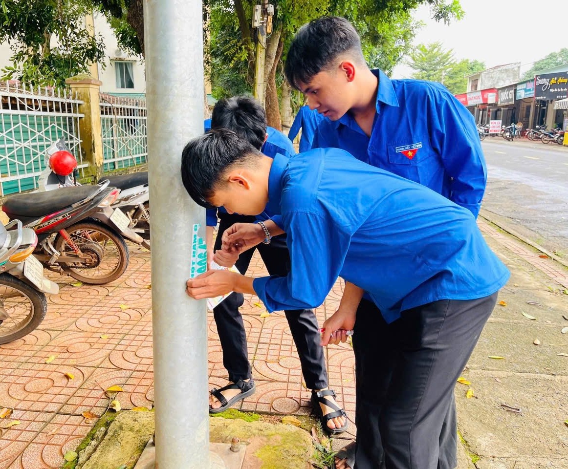 bóc gỡ các biển quảng cáo, rao vặt trái phép